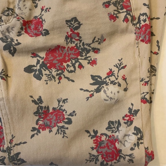 Almost famous (5) rose jeans - Picture 2 of 4